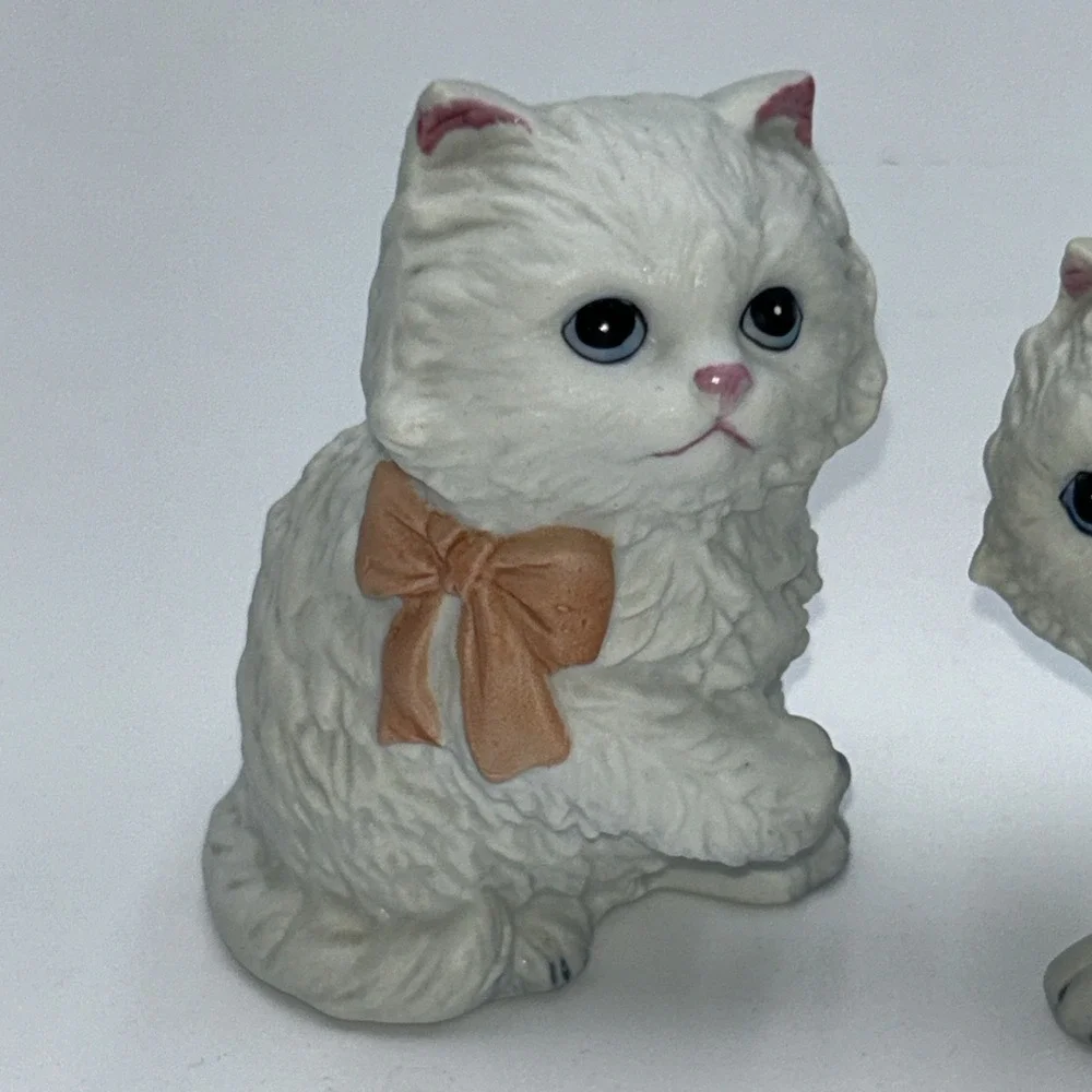 Vintage HOMCO Kittens #1428 Set Of 2 White Cats Bows Cat Kitten